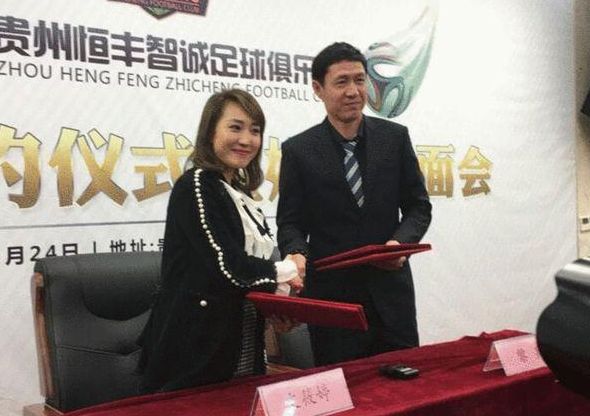 几个酷好电子游戏的年青人——吸血鬼季马、博士、年夜个子、蚊子、丽塔、马克西姆在电子游戏年夜赛中一举夺魁，年夜赛援助商将该公司新开辟的一款“反恐精英”游戏作为额外的奖品发给了他们。年青人们兴趣勃勃地回家把光盘插进了电脑，不意不测产生了，电脑主板被烧，并且音响发出的声波几近让人晕倒。尔后在他们身上产生了一系列奇异现象，马克西姆在保卫女友列娜与黑帮的较劲中，发现本身具有了电脑游戏中人物的超等能量。合法他想把这一切告知季马他们时，遭到黑帮绑架。季马一伙尾随而至，决议用手中的彩弹枪救出马克西姆。他们冲进了关押马克西姆的仓库，却撞上了几十名实枪荷弹的兵士，本来这是商人鲍利斯新采办的雇佣军。两边睁开了剧烈的交火，五名年青人将雇佣军悉数击毙。鲍利斯顺势雇佣了这五名年青人，派他们往暗算本身的贸易竞争敌手。在履行使命中，季马发现了鲍利斯的奥秘，他是想取得波利维亚可替换新能源的钯矿开采权和那些可以将通俗人酿成超等兵士的光盘。季马试图禁止这一切，可是兄弟交恶，博士、扬和蚊子执意要本身具有这些光盘，代替鲍利斯的位子。他们设计操纵季马、马克西姆和丽塔狙击了鲍利斯的基地。眼看光盘得手，但当局的特种兵到来了……